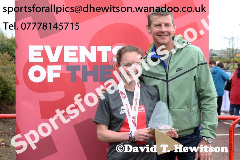 Alyson Dixon (Sunderland Strollers) winner with Steve Cram Sunderand City Half Marathon. Photo: David T. Hewitson/Sports for All Pics